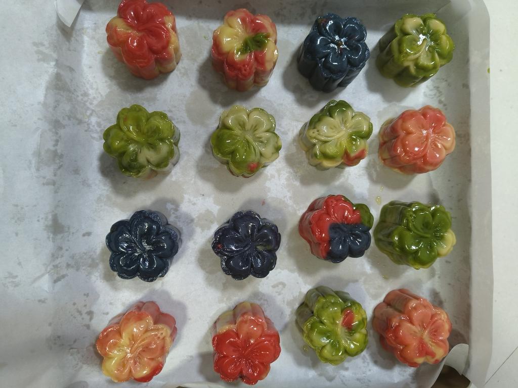 彩色广式月饼