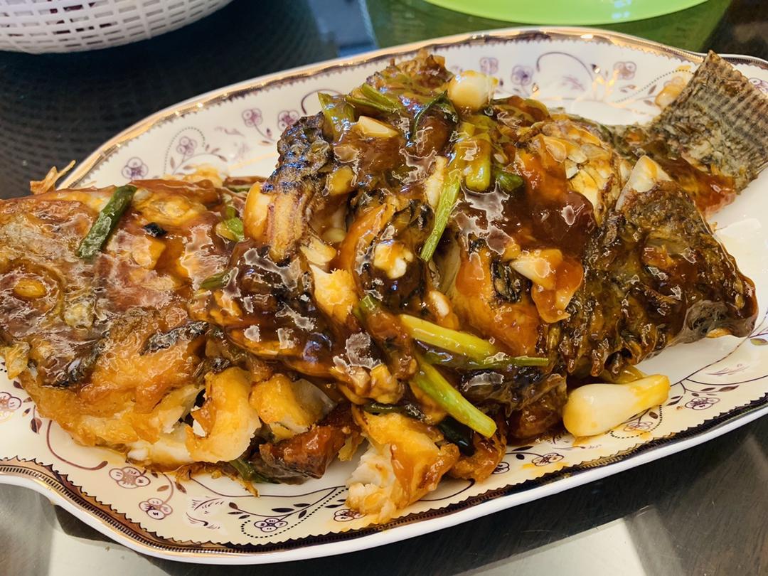 红烧鲫鱼