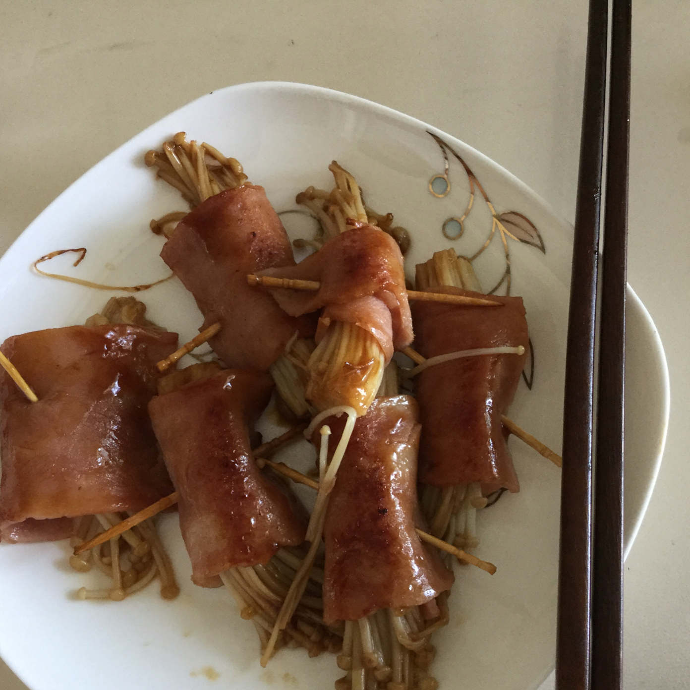 【金针菇培根卷】