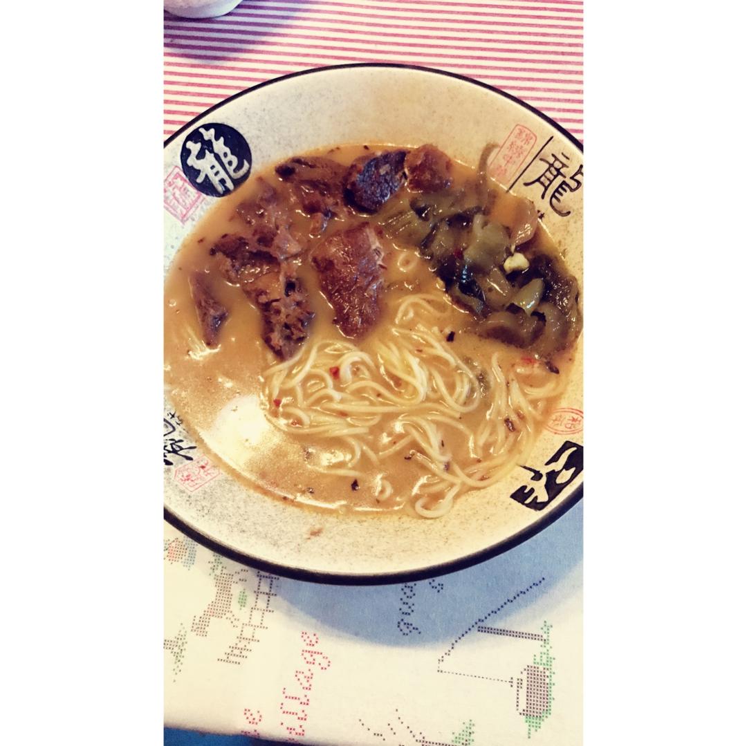 老坛酸菜牛肉面