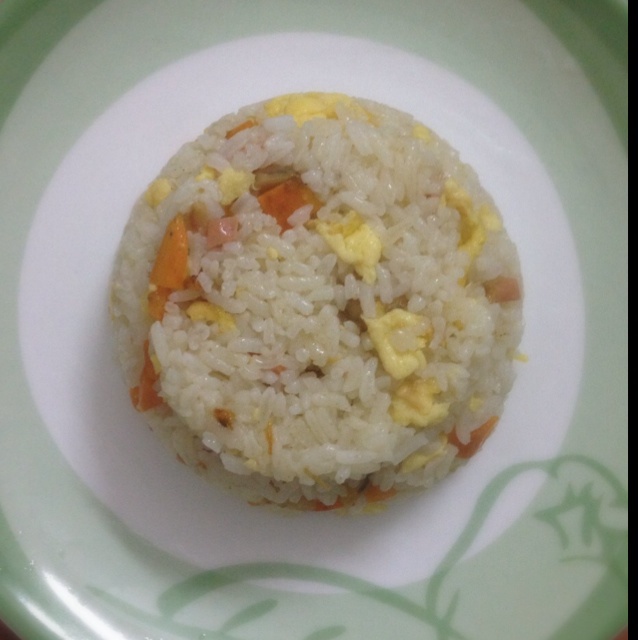 快速简单炒饭——滑蛋火腿肠炒饭