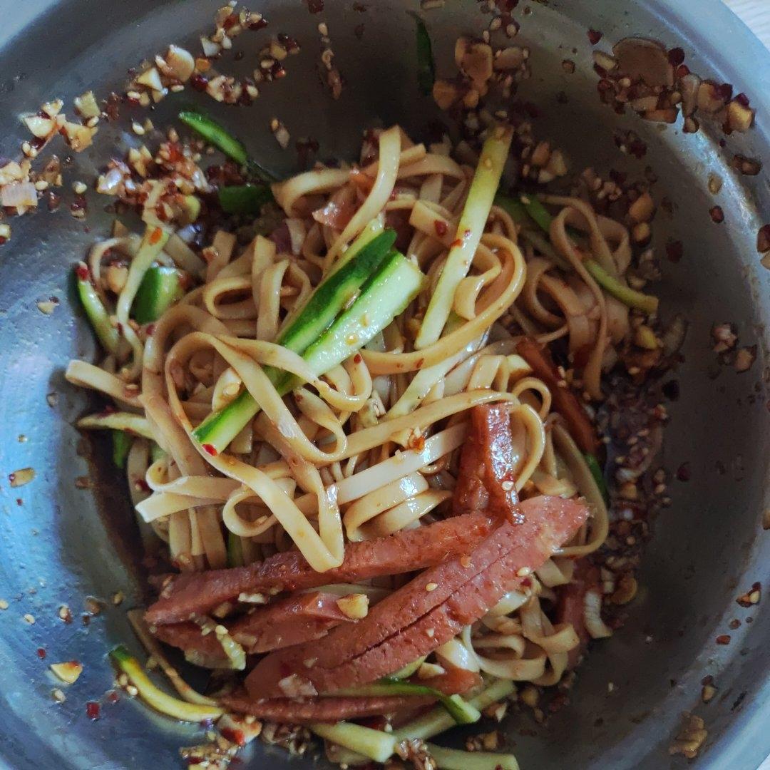 一口就上瘾的🔥酸辣凉拌面
