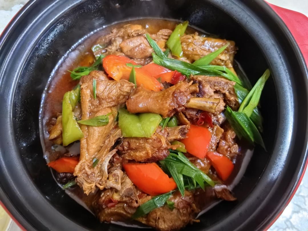 传统正宗的啤酒鸭配方和做法，鲜嫩香浓，只需炒千万不要焯水