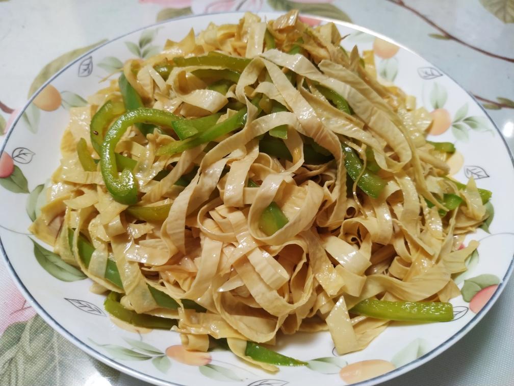 糖醋尖椒炒油豆皮的做法