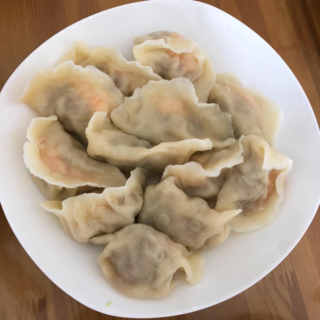 多说无益的牛牛牛做的鲜虾肉水饺