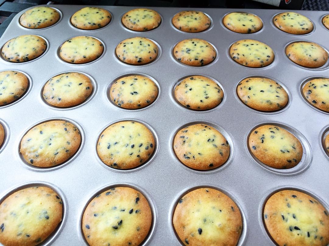 小时候的味道 — 芝麻鸡蛋薄脆饼干