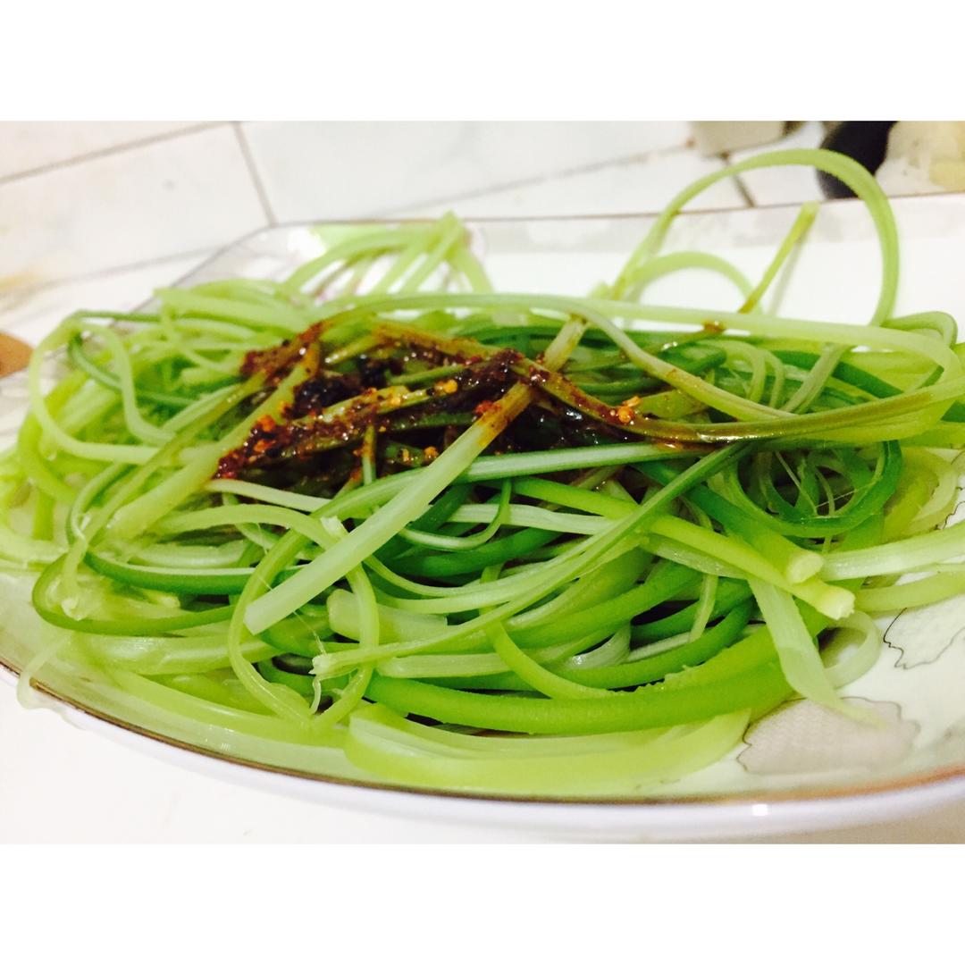 凉拌手撕蒜苔