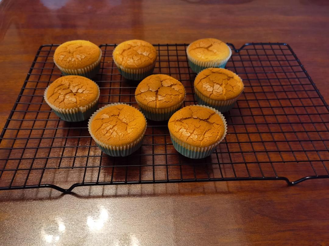 纸杯蛋糕，绝对不塌不裂，百分百成功四段式烘烤方法，不私藏无保留