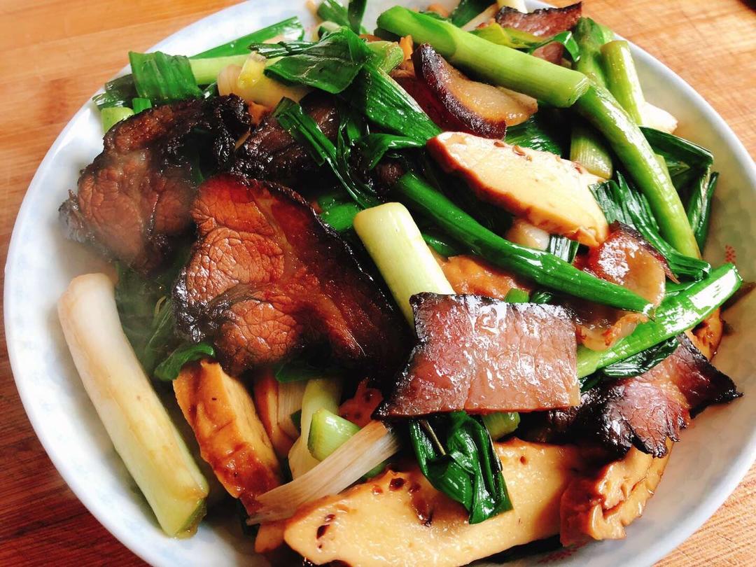 快手咸肉香干炒大蒜