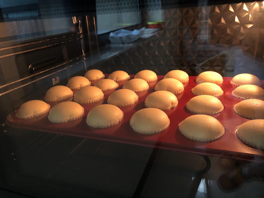 【视频食谱】一口一个小小鸡蛋糕