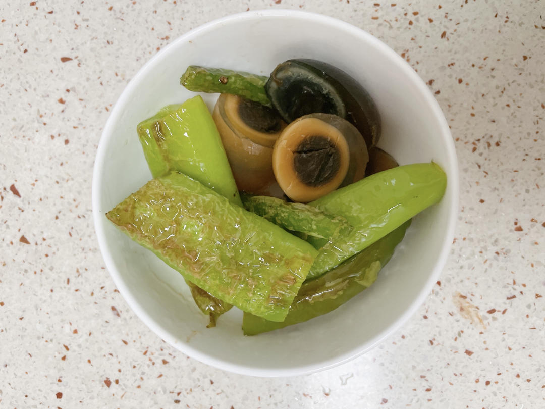 【正宗湘菜】擂辣椒皮蛋