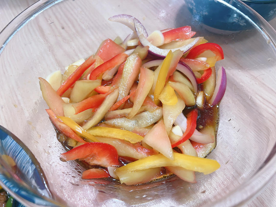 果然是来报恩的🍉酸爽脆口的凉拌西瓜皮也太好吃了吧！