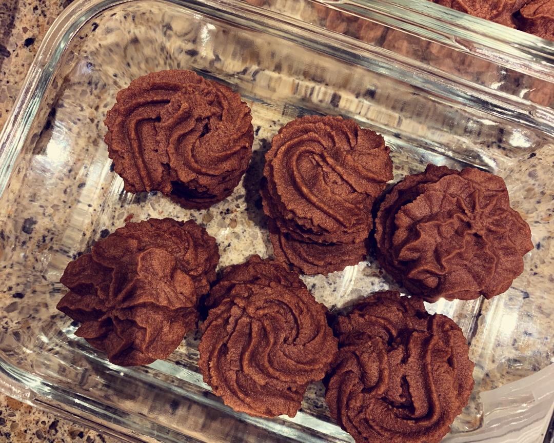 酥到上手就掉渣渣的巧克力曲奇的做法