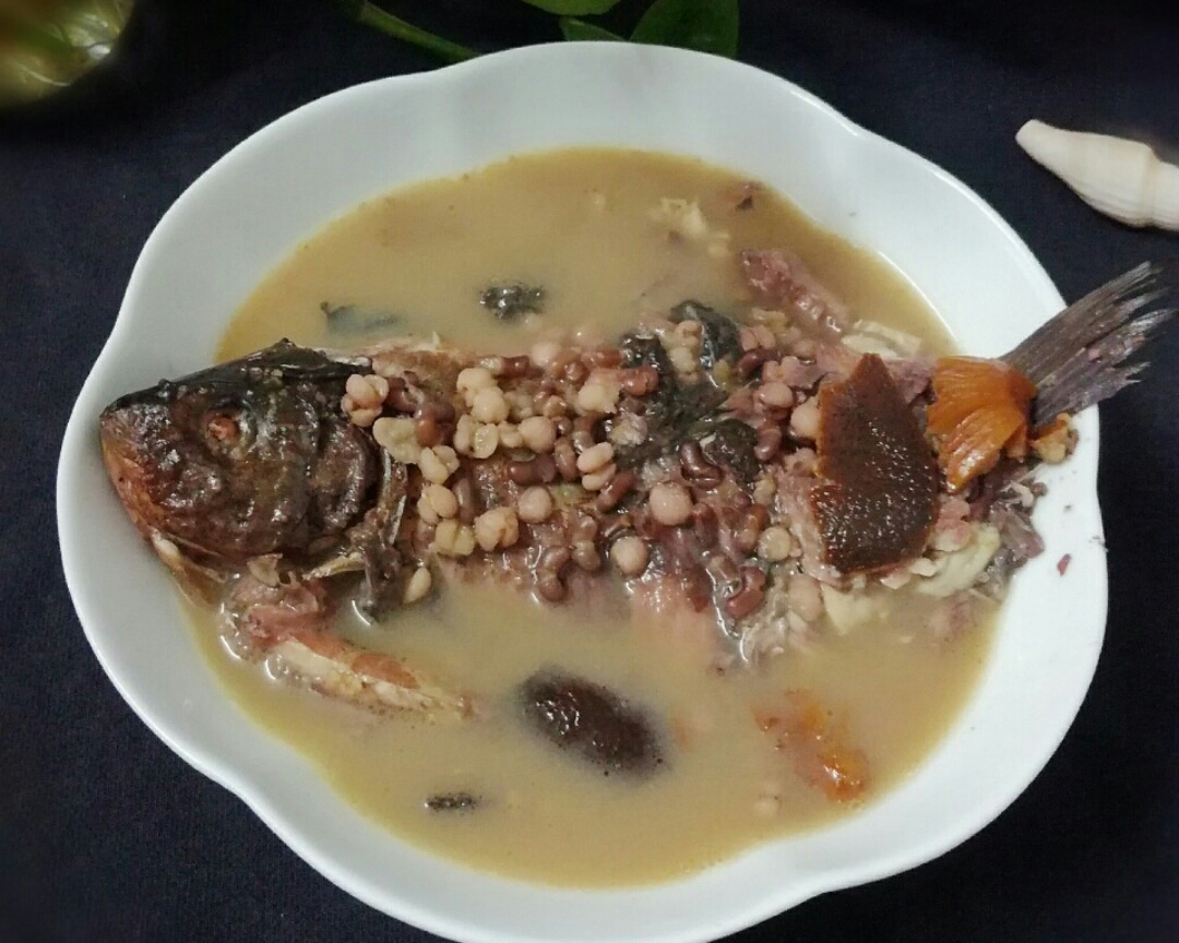 薏米赤小豆鲫鱼汤的做法