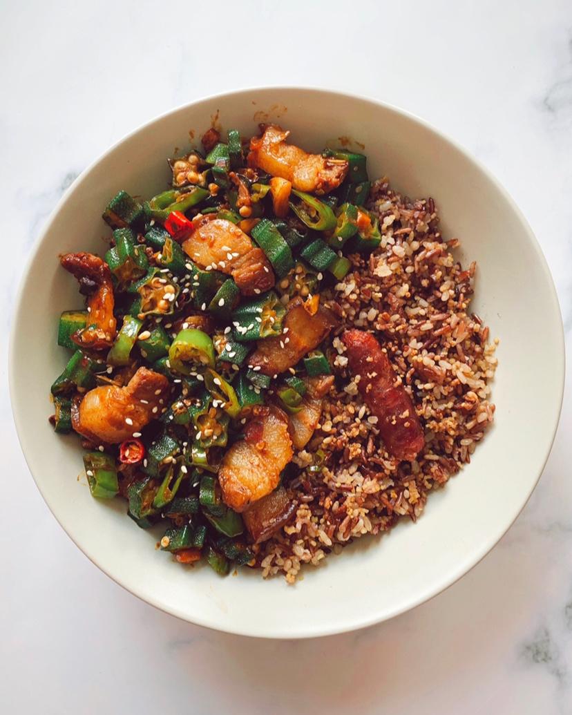 超级下饭的秋葵小炒肉