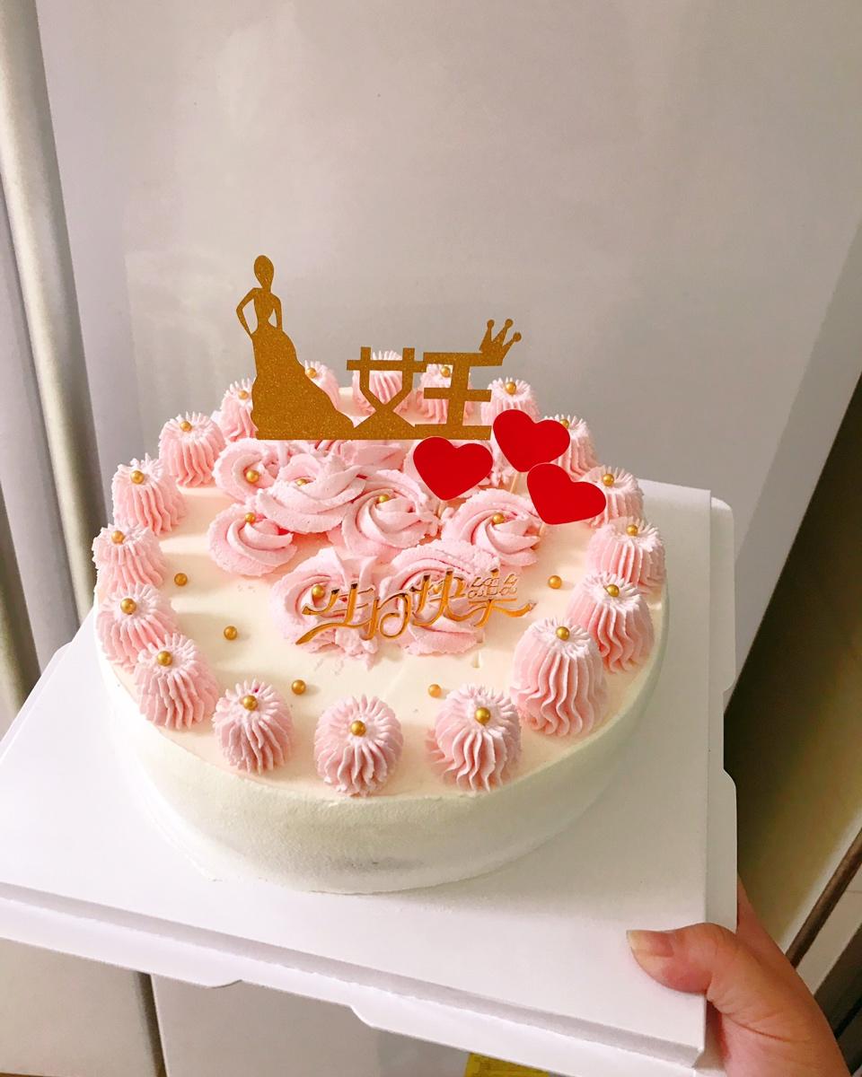 玫瑰花奶油生日蛋糕