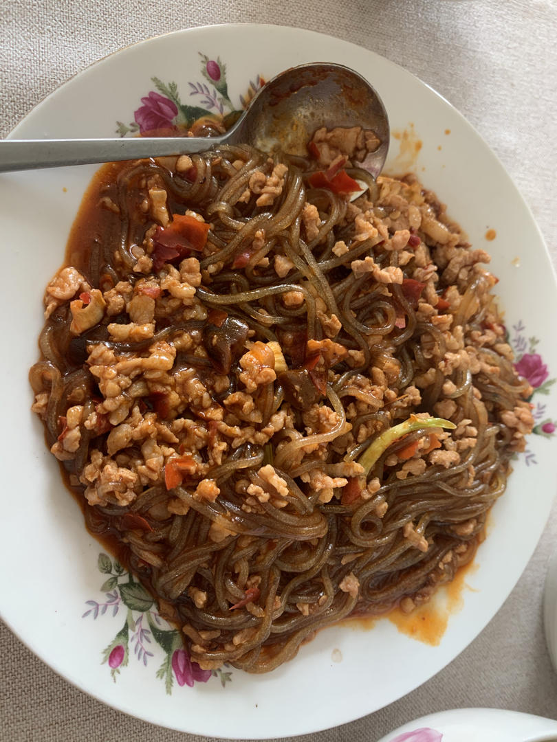 蚂蚁上树，俗称粉条炒肉
