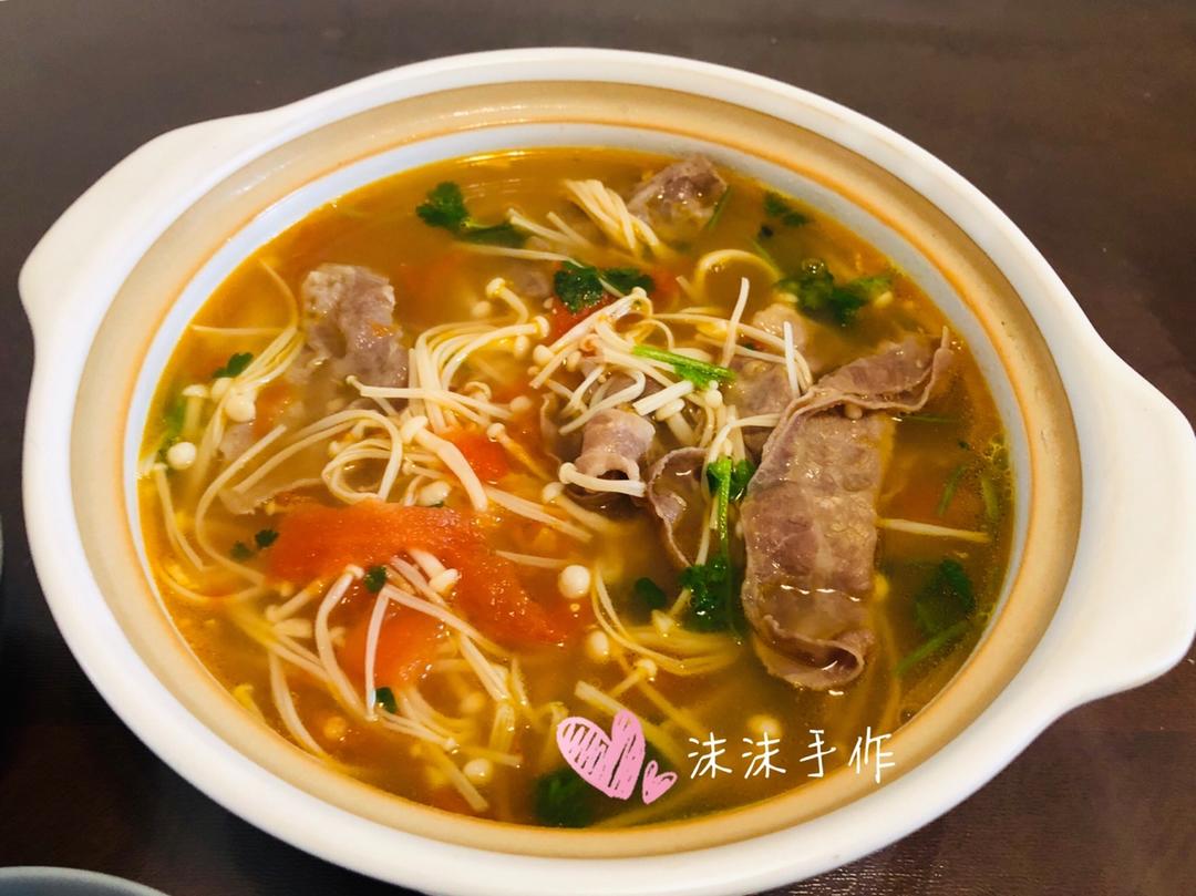 【金针菇番茄肥牛锅】