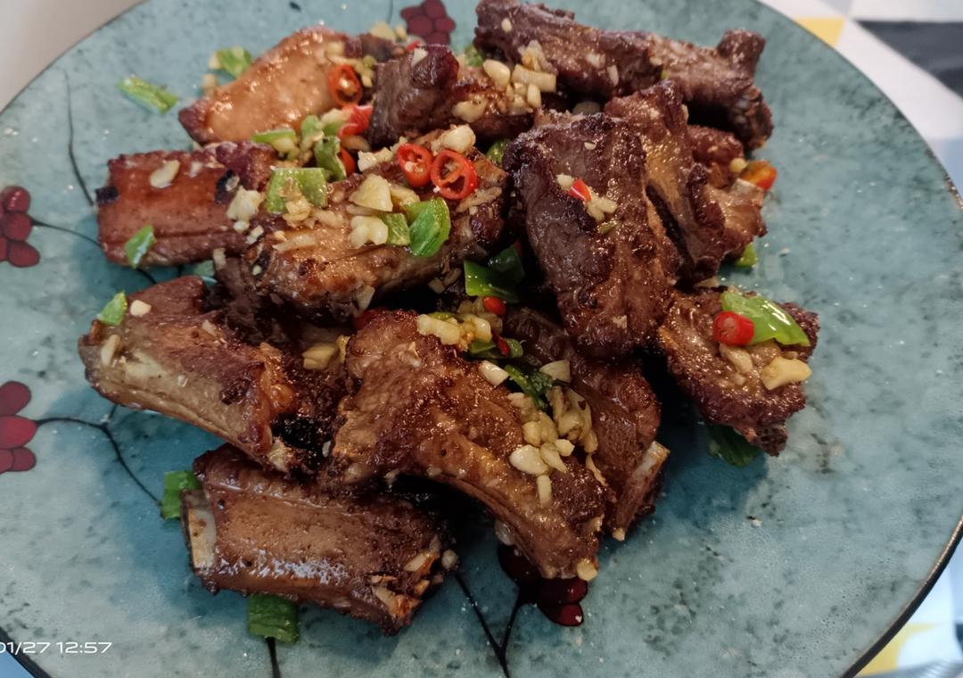 蒜香浓郁 外脆里嫩 椒盐蒜香排骨