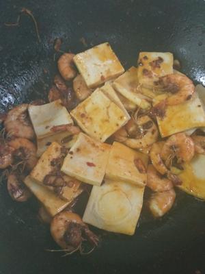 干锅虾——虾和千叶豆腐是绝配，虾和洋葱不能一起吃的做法 步骤5