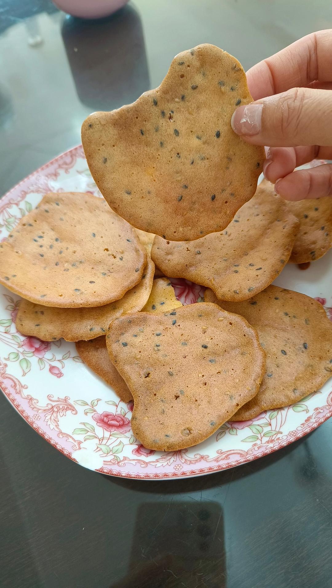 香脆可口的鸡蛋芝麻薄饼干