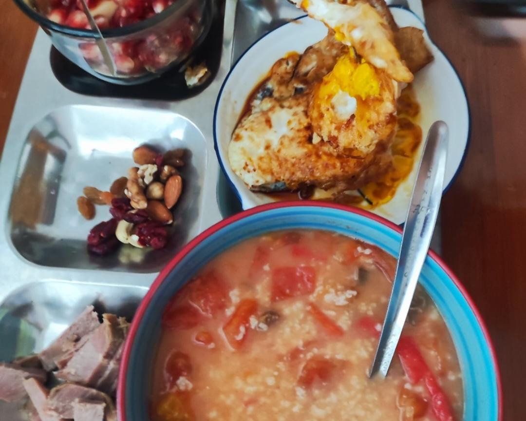 超简单初中生早餐——番茄牛肉燕麦粥的做法