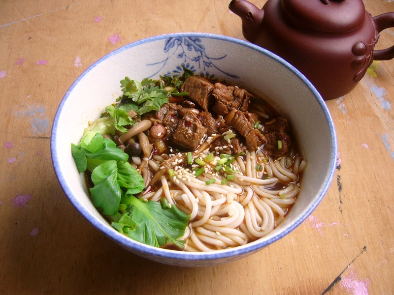 红油香辣牛肉米线