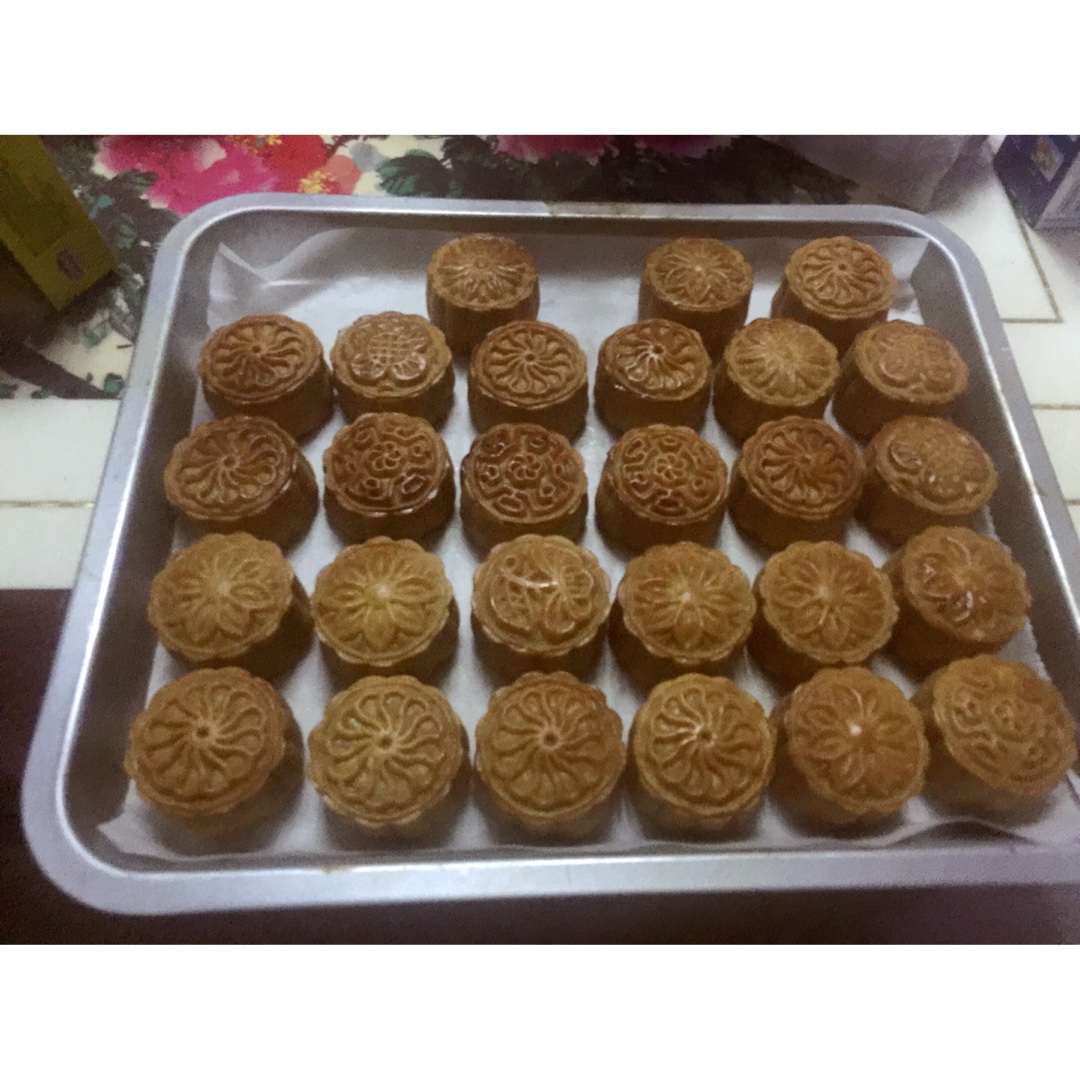 广式月饼—蛋黄莲蓉月饼