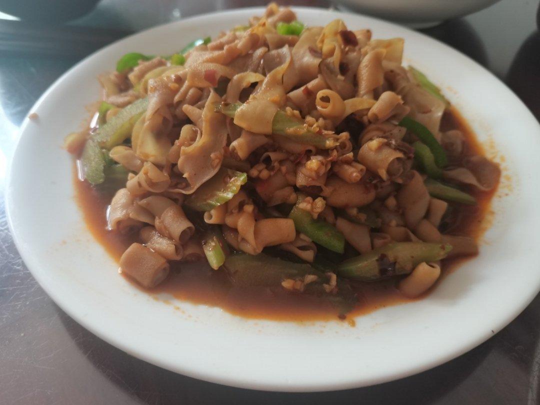 厨师长教你：“爆炒鸭肠”的家常做法，味道鲜辣美味，先收藏起来