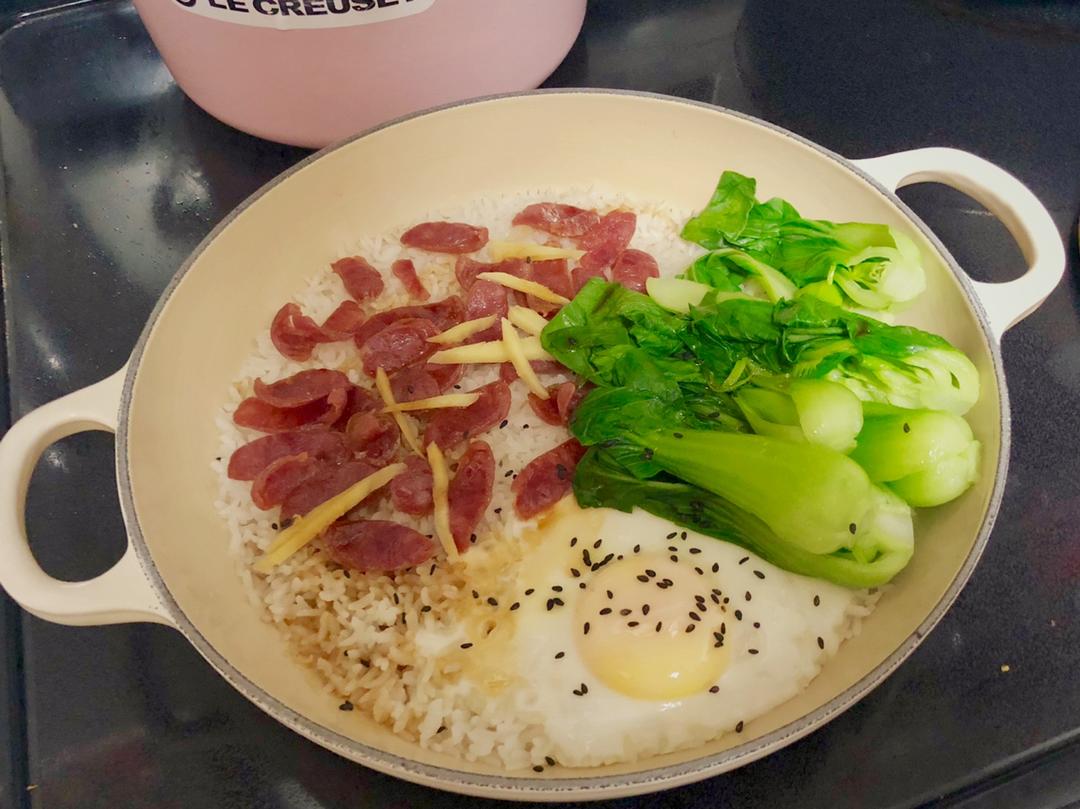 广式腊味煲仔饭