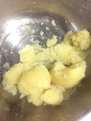芝士薯泥焗明虾的做法 步骤1