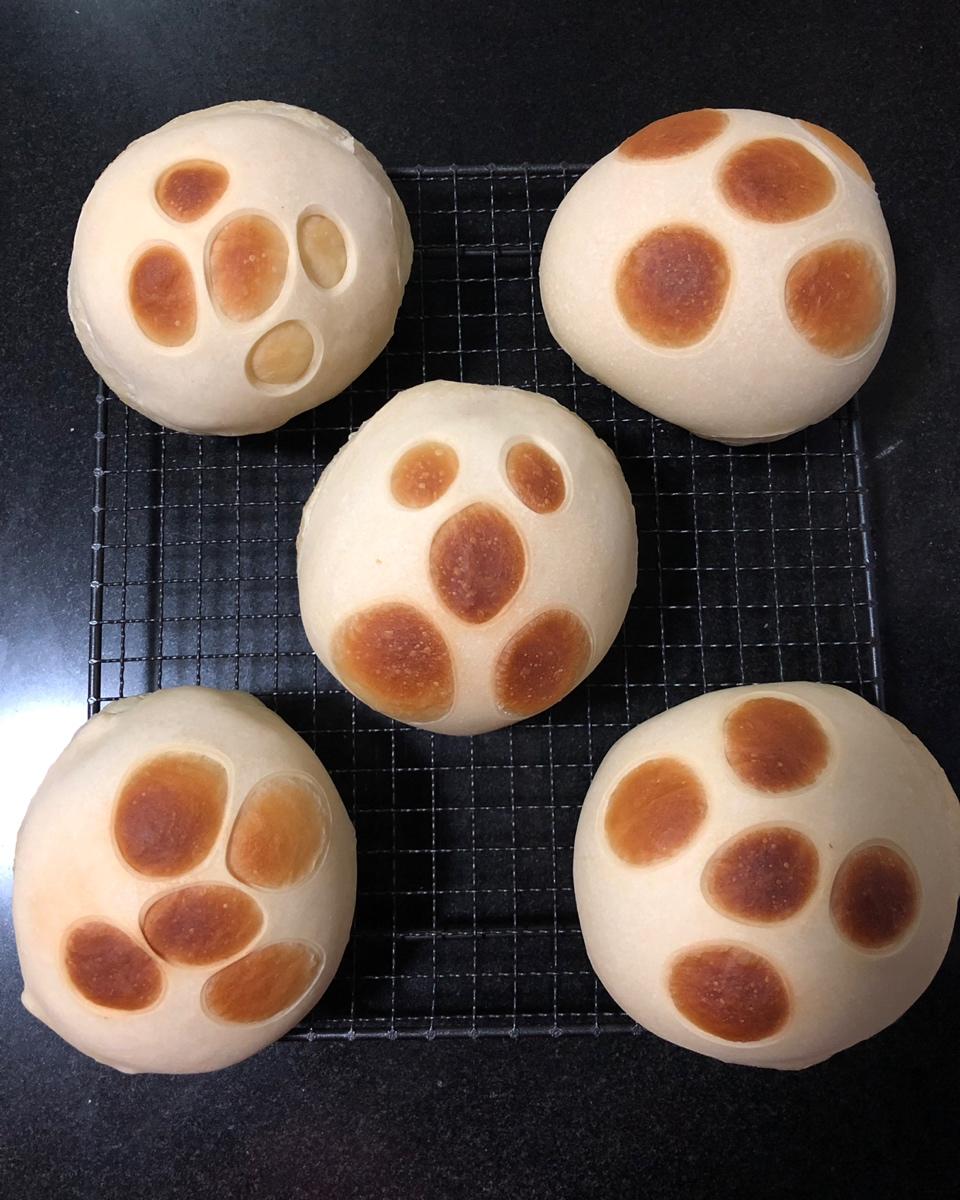 猫爪椰蓉面包——欧克皮的简单装饰