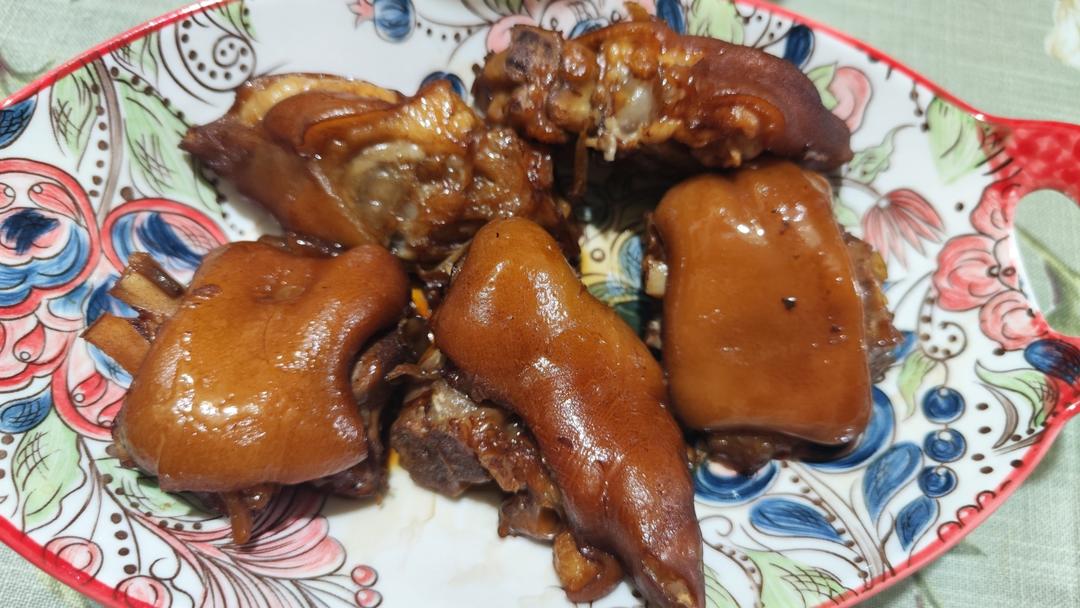 美味的家常菜：红烧猪蹄