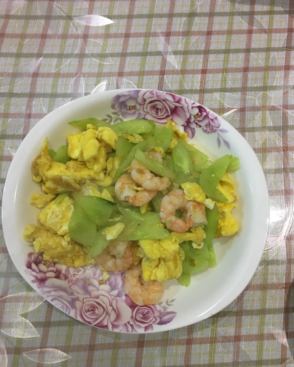 鸡蛋黄瓜炒虾仁