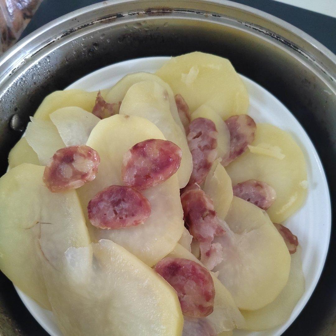 土豆蒸香肠