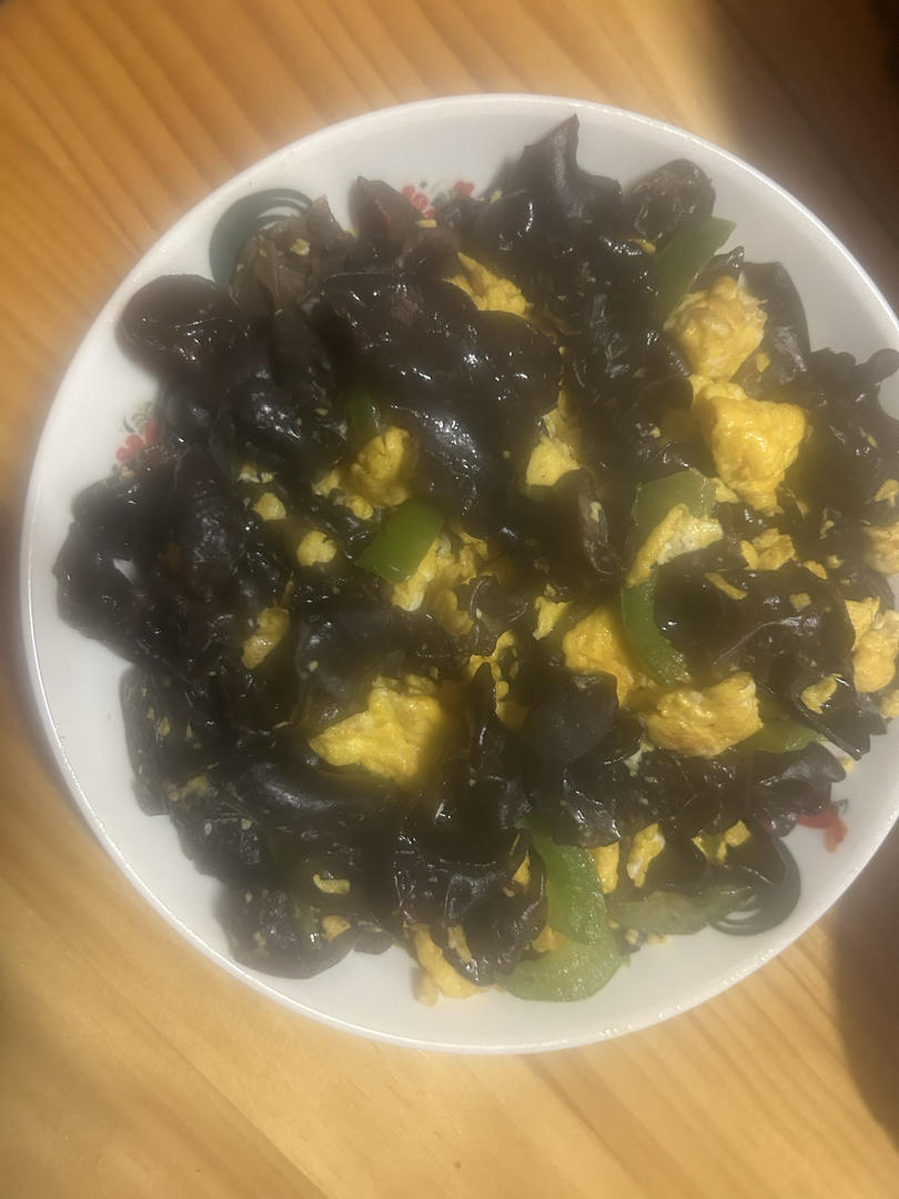 黑木耳青椒炒鸡蛋（营养又下饭）