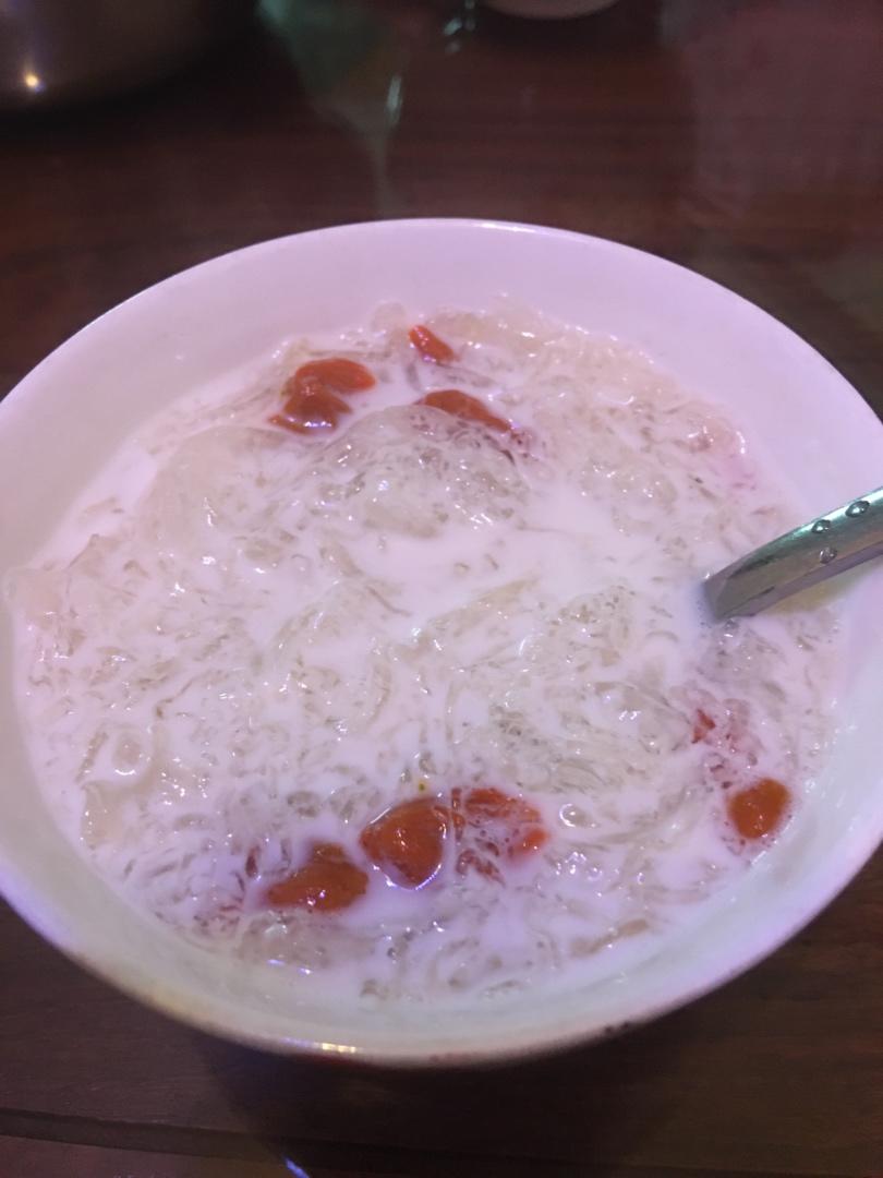 心善美3做的牛奶红枣炖燕窝