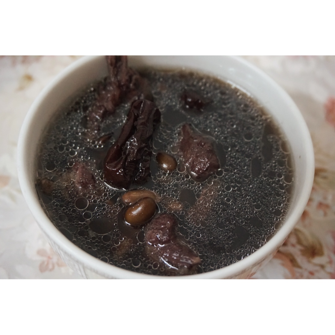 superlibby做的黑豆排骨汤
