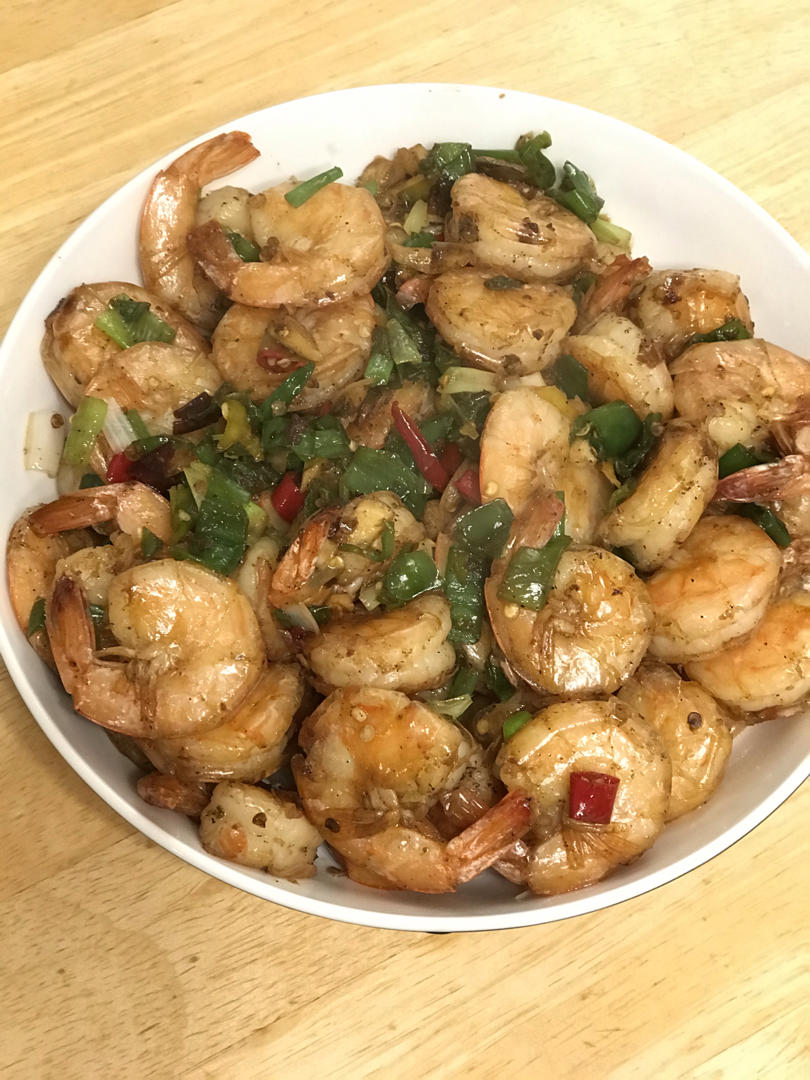懒人版“胡椒虾”，没有秘诀没有特别调料超简单超好味而且适合宴客