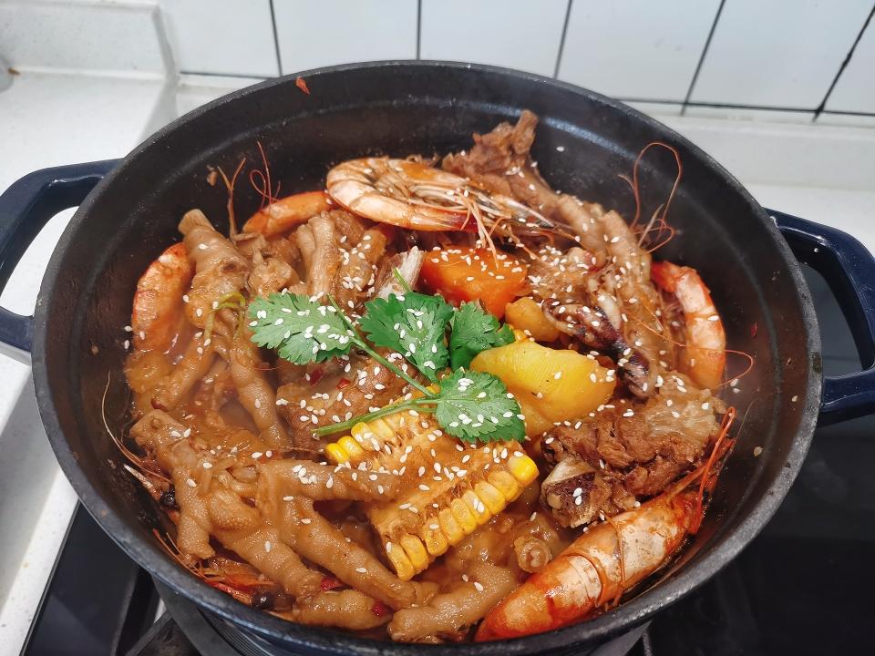 复刻胖哥俩（排骨鸡爪虾煲）