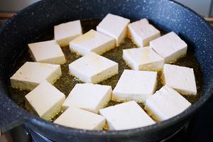 软嫩鲜香的豆腐鱼腩煲的做法 步骤3