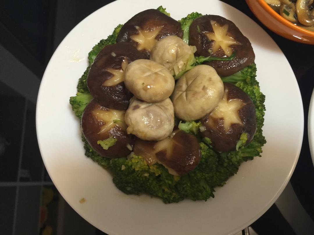 蚝油双菇西兰花