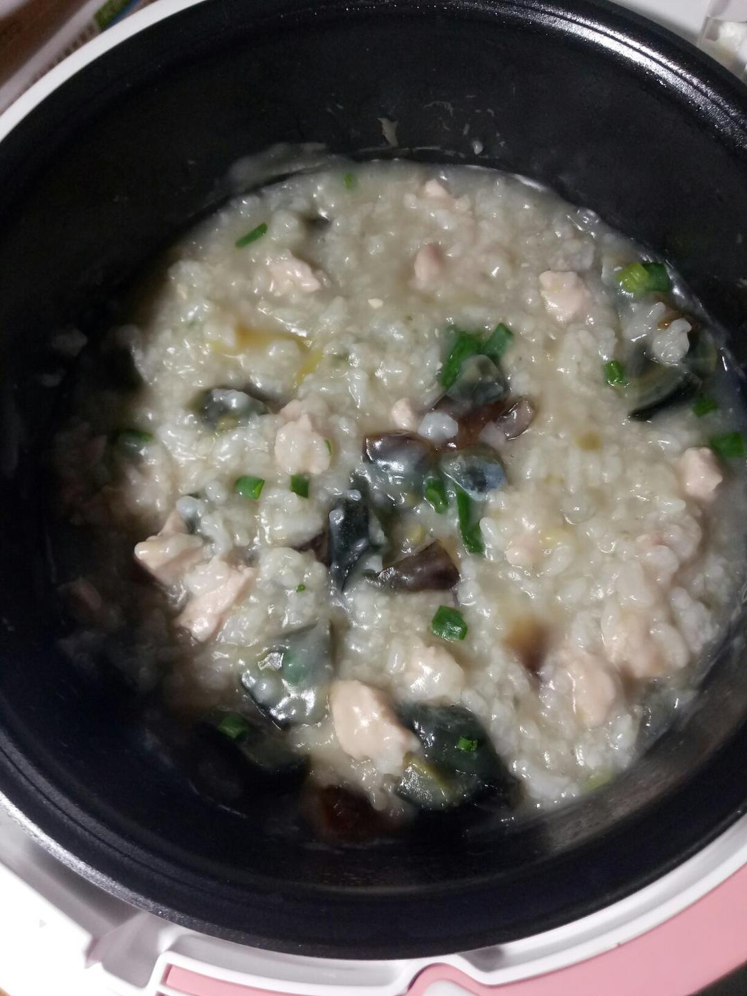 电饭煲版皮蛋瘦肉粥
