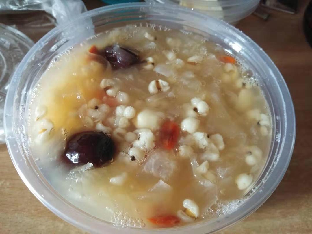 薏仁莲子银耳羹