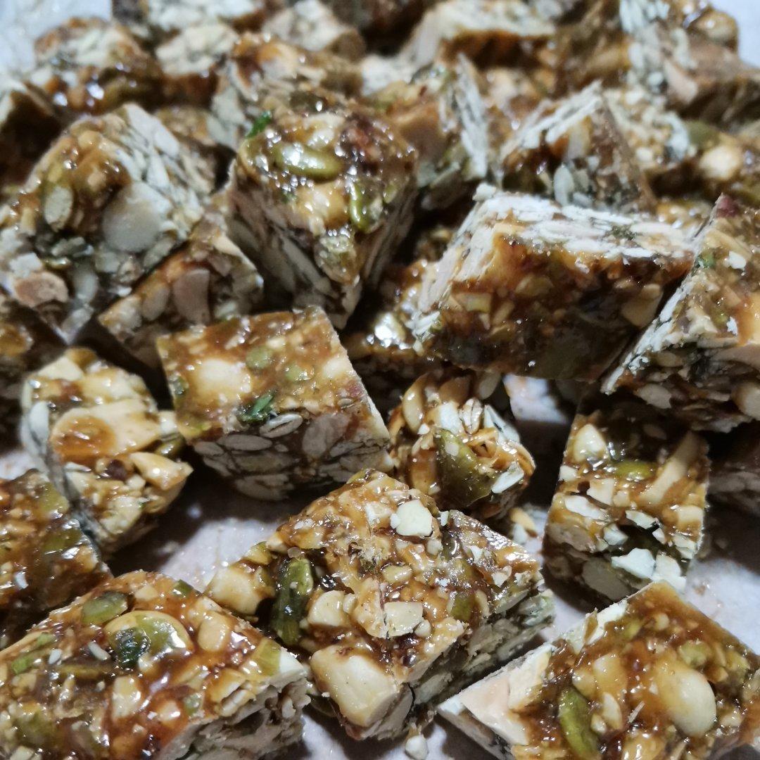简单、易做，带着葱香的花生糖。