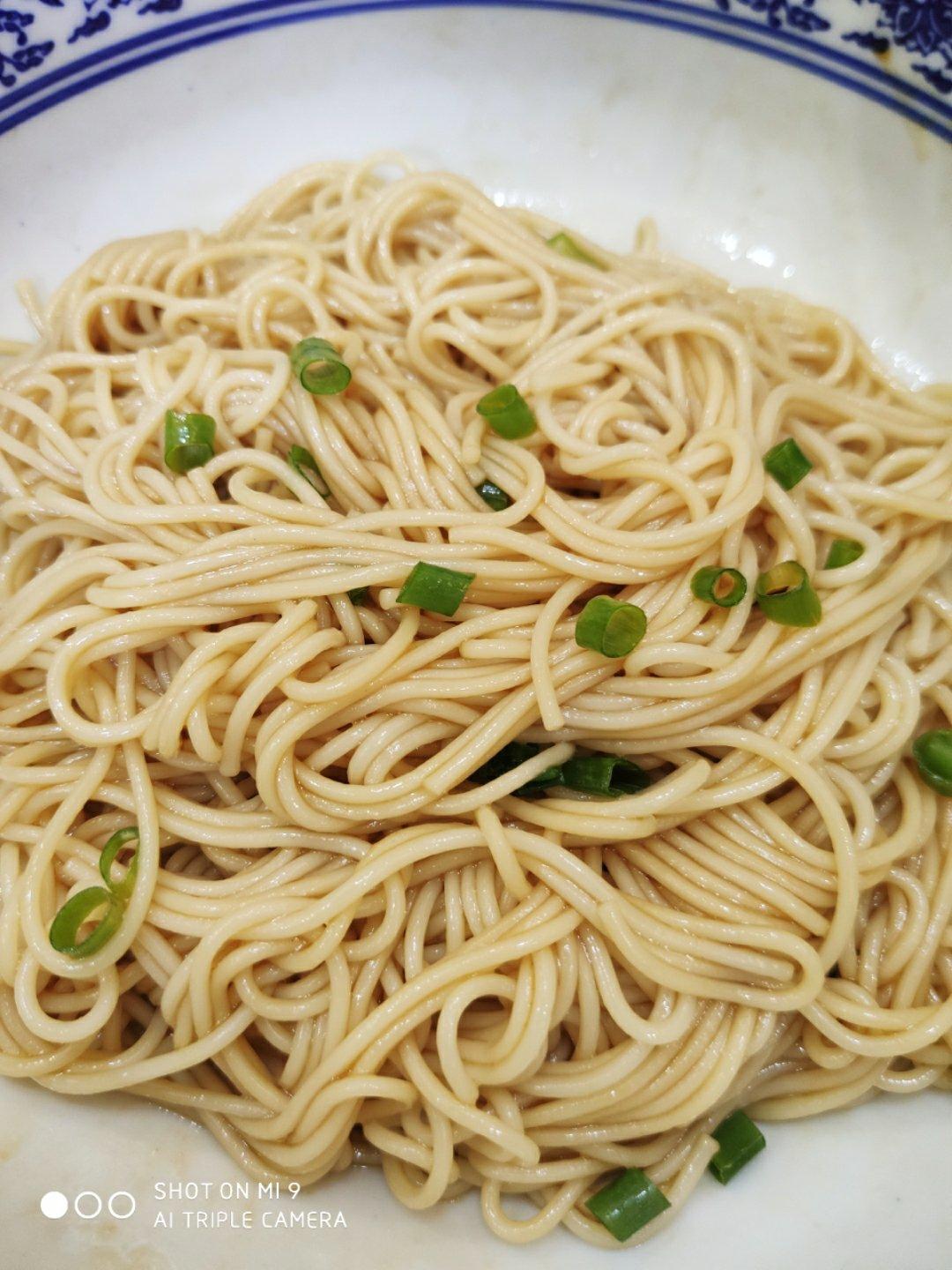 10分钟搞定的一碗葱油拌面