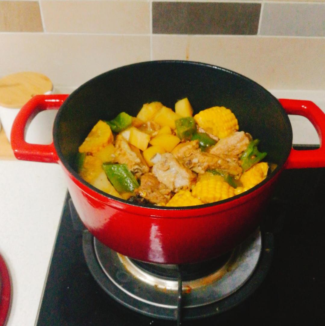 土豆焖脊骨