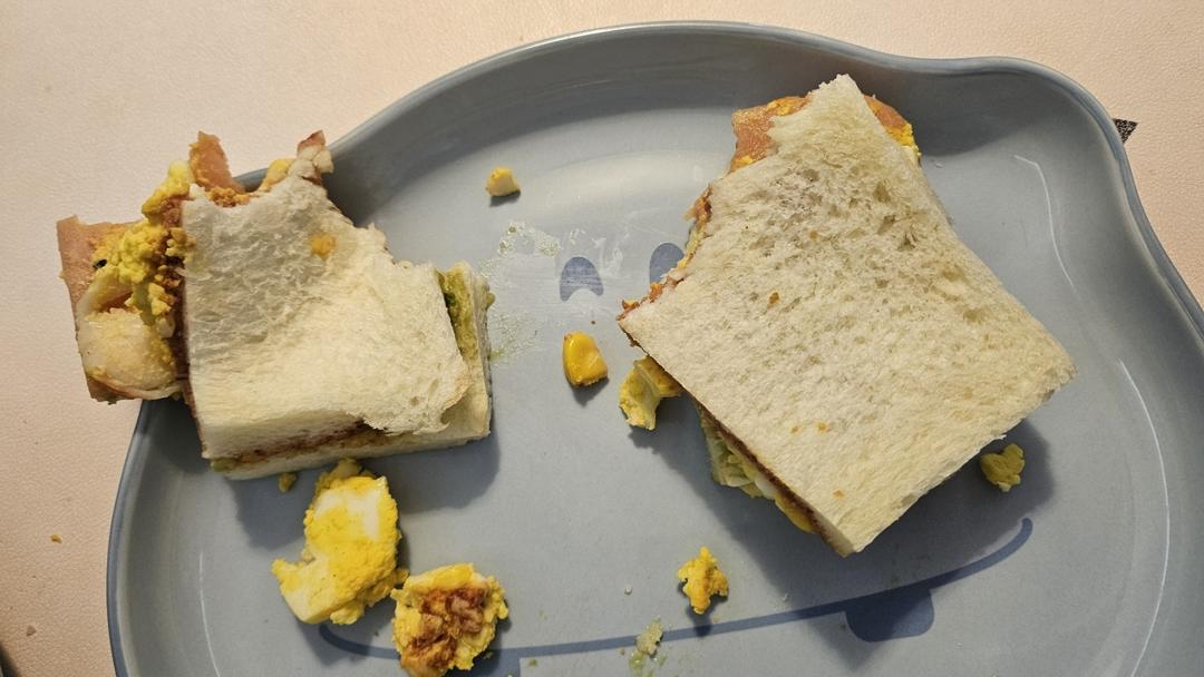 牛油果鲜虾三明治