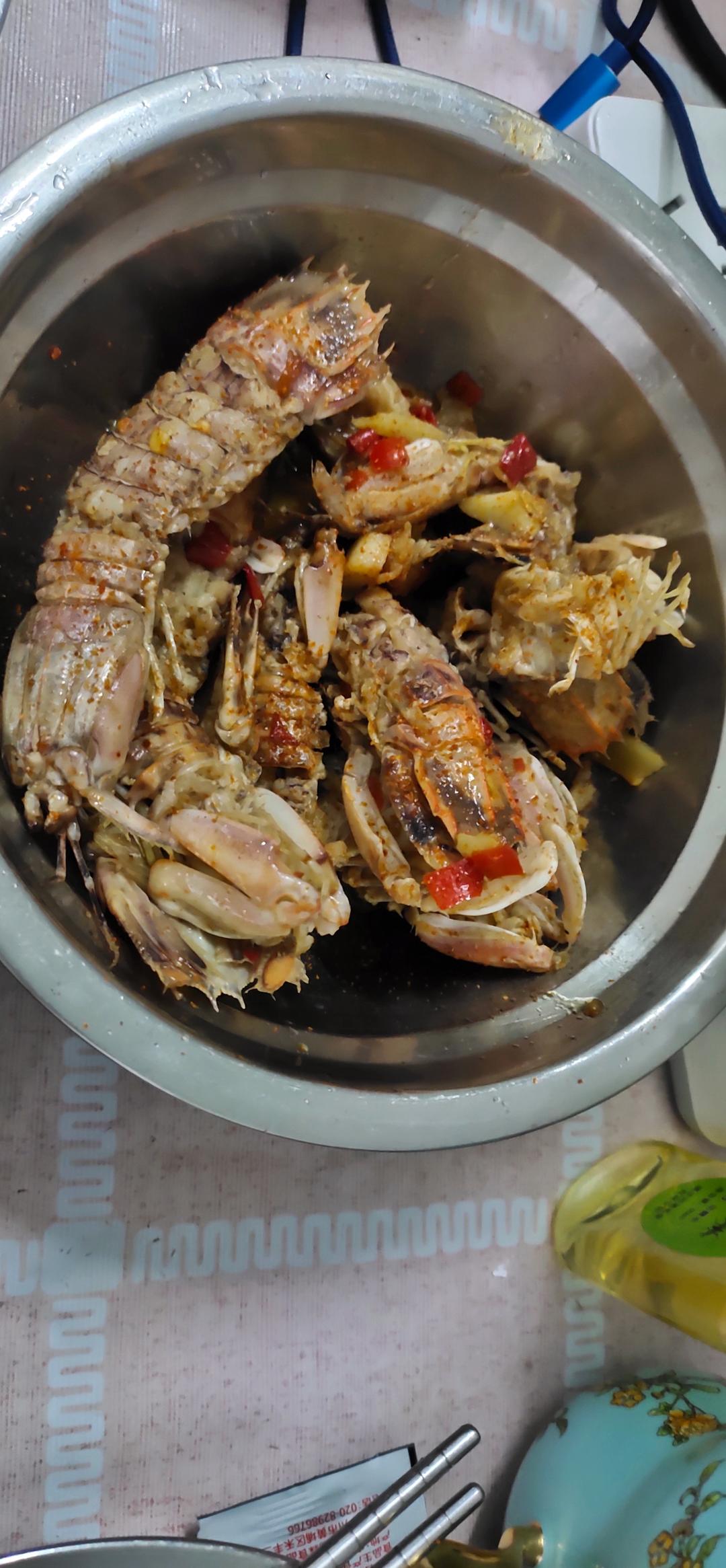 无油炸版的椒盐皮皮虾和巧拨虾壳的方法