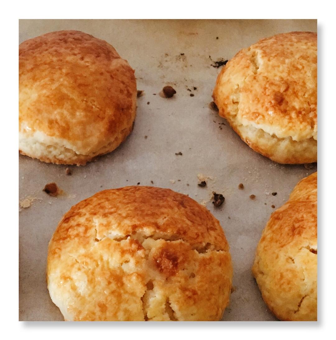 【视频】3分钟 奶油司康Scone(可能是世界上最快手的司康) 消耗淡奶油～